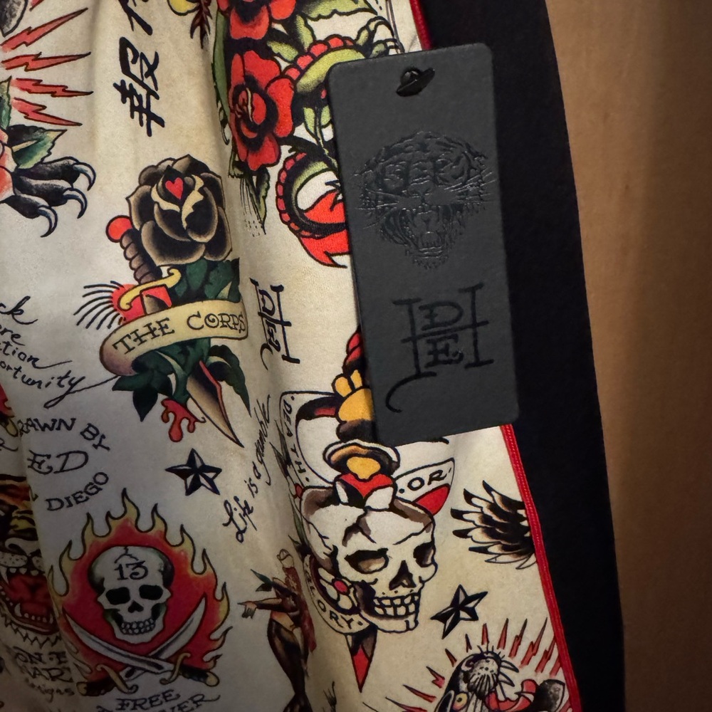 Ed Hardy Black and Cream Tattoo Inspired Graphic Track Pants Size Small NWT - Picture 4 of 11